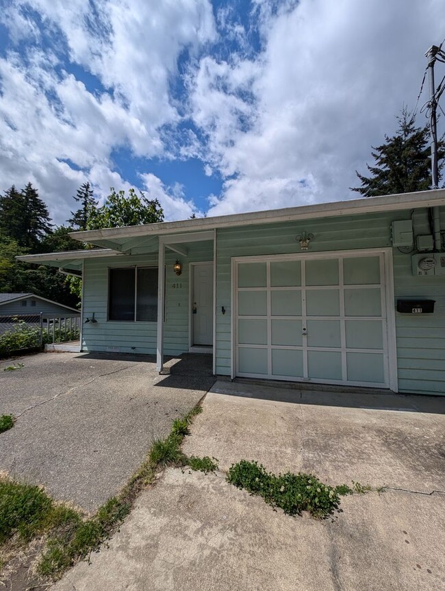 Building Photo - Two Bedroom Duplex in the Heart of Bremert...