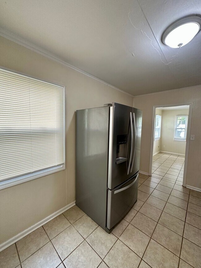 Foto del edificio - Renovated! Pre-Leasing for Fall 2026 3bd/2ba