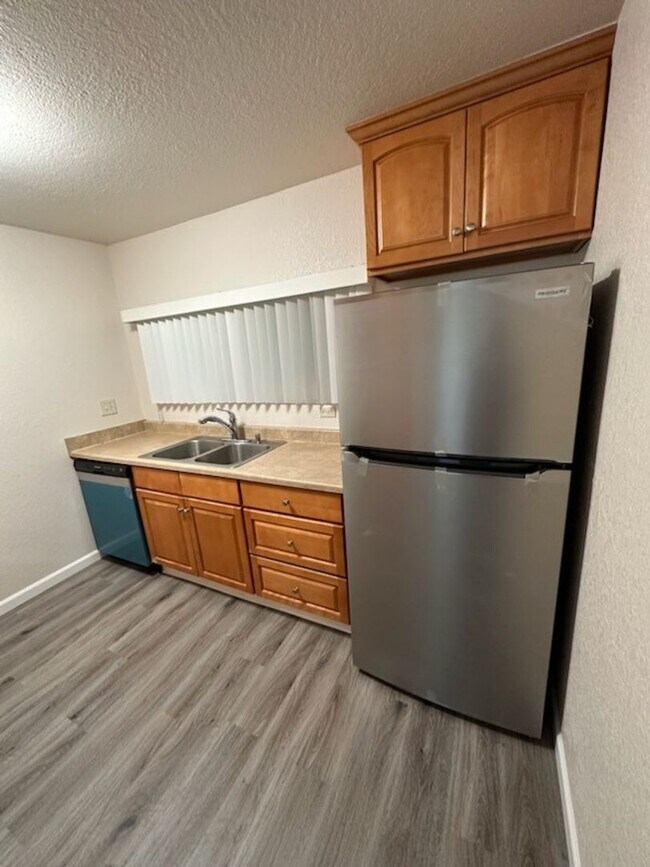 Building Photo - Don Miniken