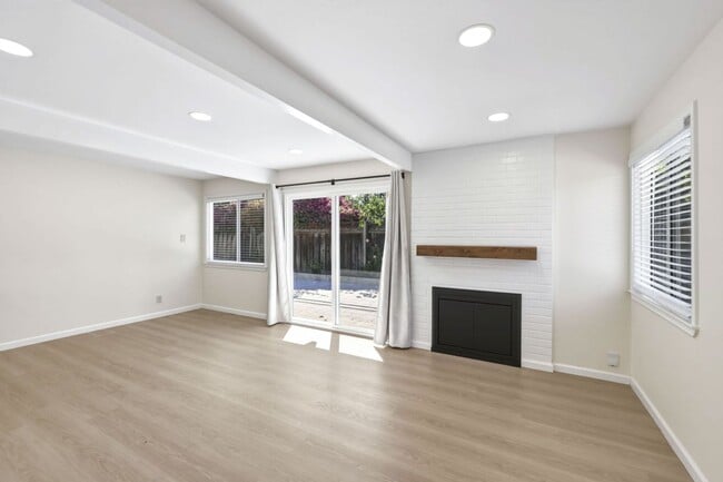 Building Photo - 2563 Greer Rd