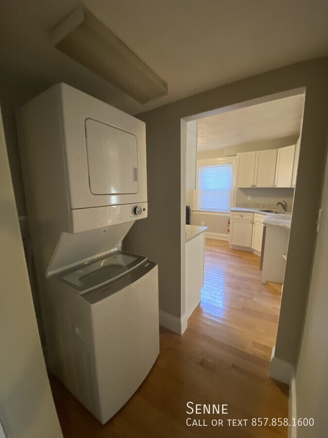 Foto del edificio - Renovated 2-Bedroom in Davis Square – In-U...