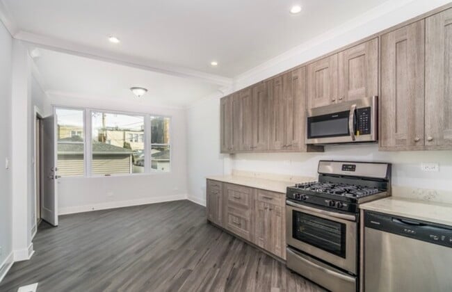 Foto del edificio - 3349 N Hamlin Ave