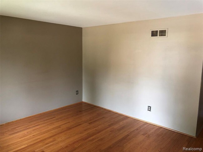 Building Photo - 14003 Knollwood Dr