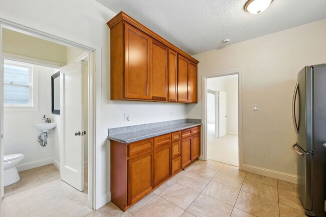 Building Photo - 1722 Quesada Ave