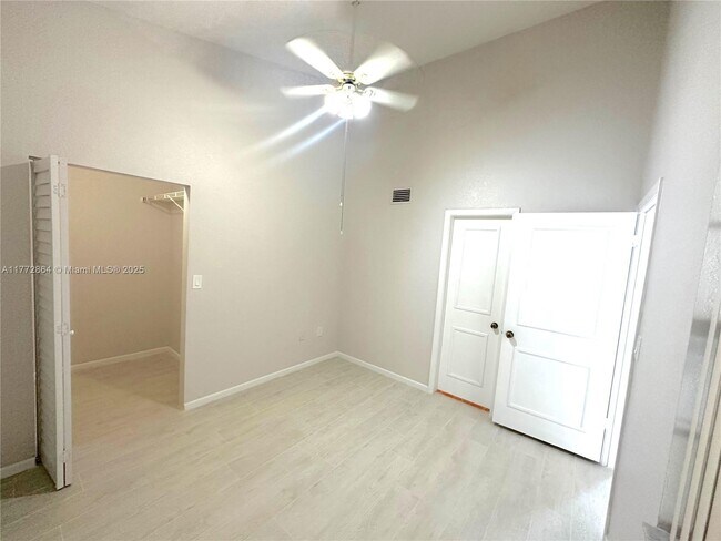 Foto del edificio - 2831 N Oakland Forest Dr