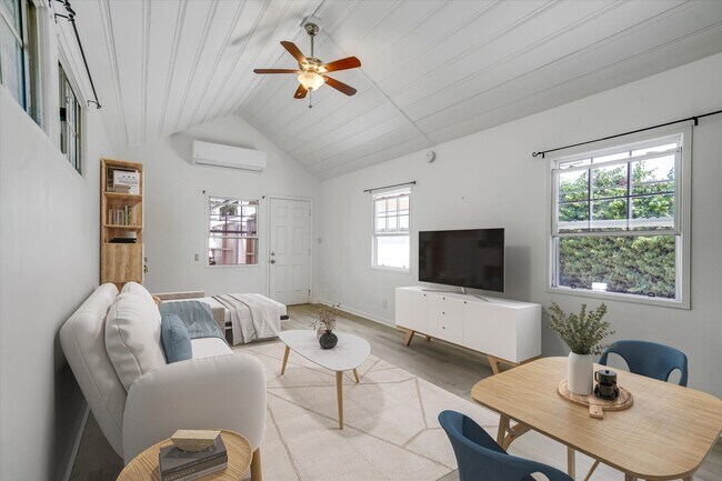 Building Photo - 1456 S Doheny Dr