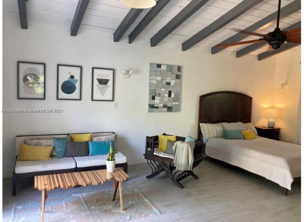 Foto principal - 439 NE 74th St