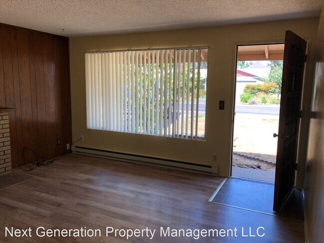 Building Photo - 3 br, 1 bath House - 346 Spring Creek Dr.