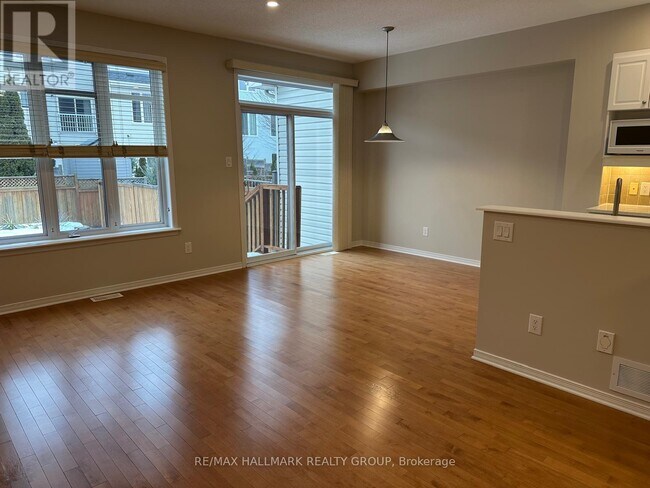 Building Photo - 252 Badgeley Ave