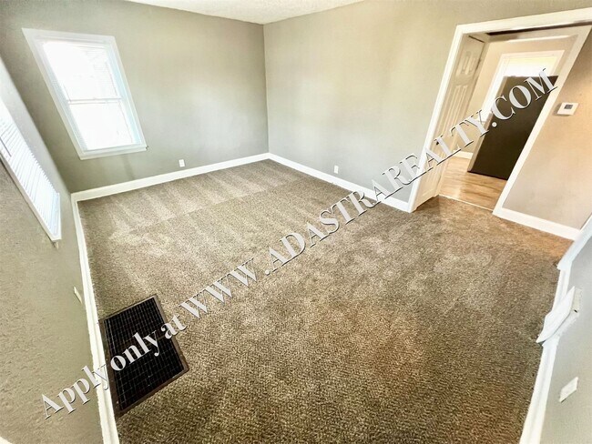 Foto del edificio - Beautifully Remodeled Duplex in KCMO-Avail...
