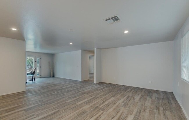 Building Photo - 3649 E Emile Zola Ave