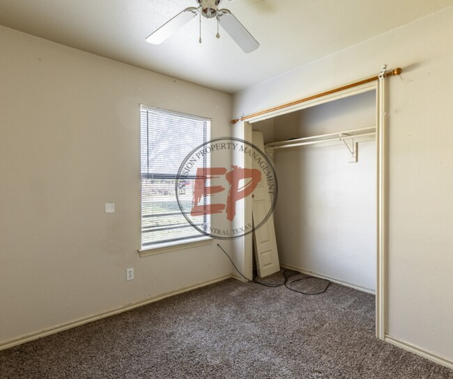 Building Photo - 909 Shepherd St