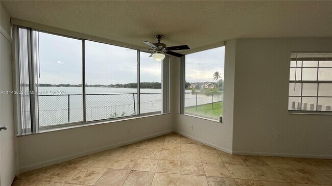 Foto del edificio - 2803 N Oakland Forest Dr