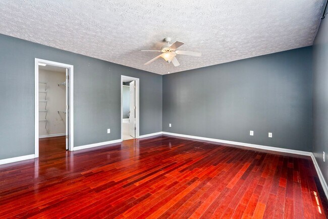 Building Photo - 4264 Live Oak Dr