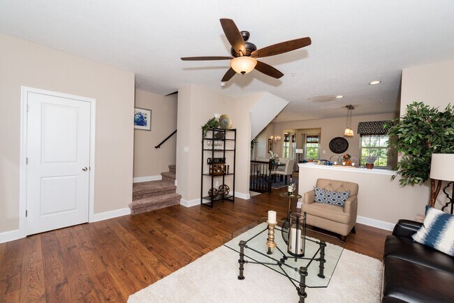Building Photo - Luxury Townhome with a Garage!