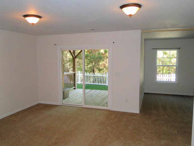 Foto del edificio - Spacious 3 Bedroom, 2.5 Bathroom Townhome ...