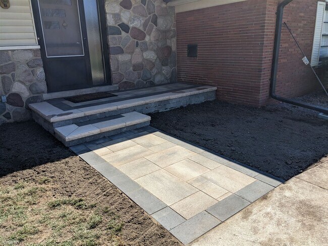 Building Photo - 3 br, 2.5 bath House - Westchester Propert...