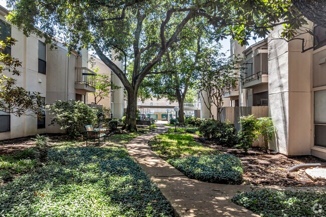 7900 N Stadium Dr - Suplente - Briar Green Condominiums