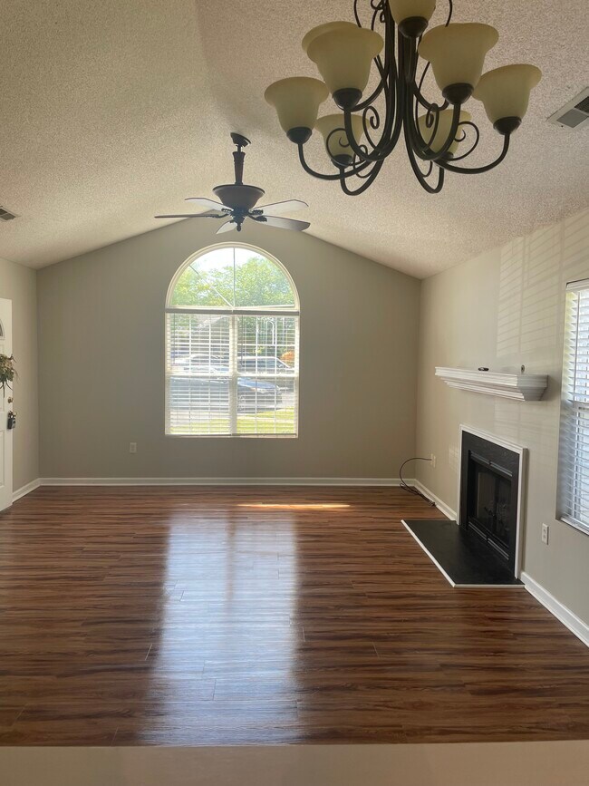 Foto del edificio - 16 Creekbend Ct