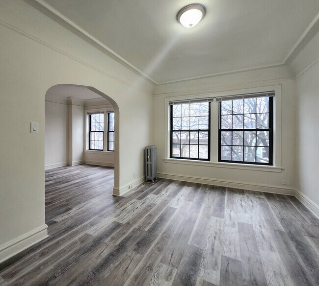 Foto del edificio - Newly Rehabbed Oak Park 2 bed 1 bath with ...