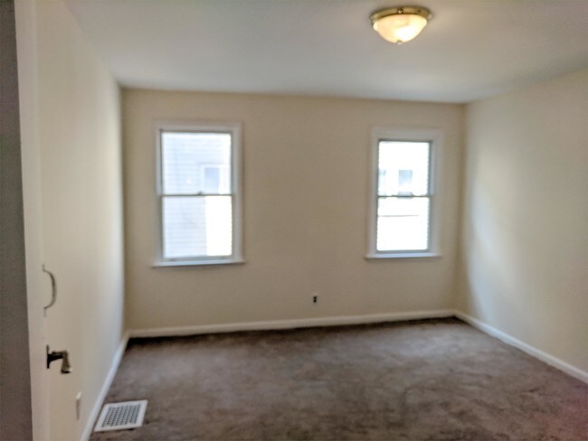 Building Photo - 243 Niagara St