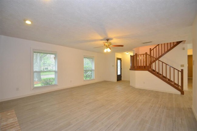 Foto del edificio - 2822 River Birch Dr