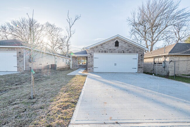 Building Photo - 12616 Terrance St