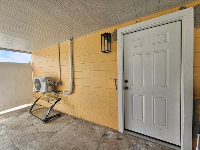 Building Photo - 320 Buttonwood Dr