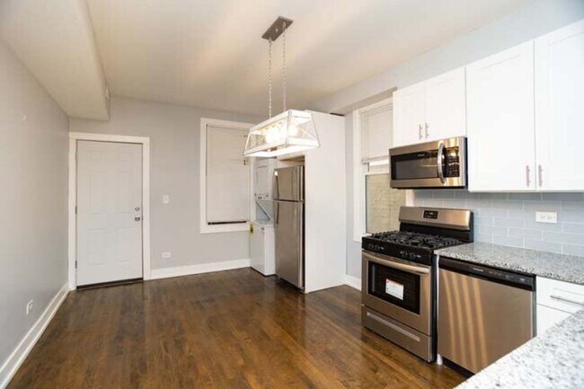 Building Photo - 2655 N Ridgeway Ave