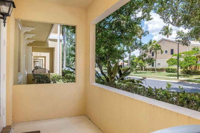 Building Photo - Townhouse in Village Walk of Bonita Springs