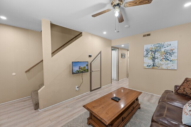 Foto del edificio - 619 Summit Blvd