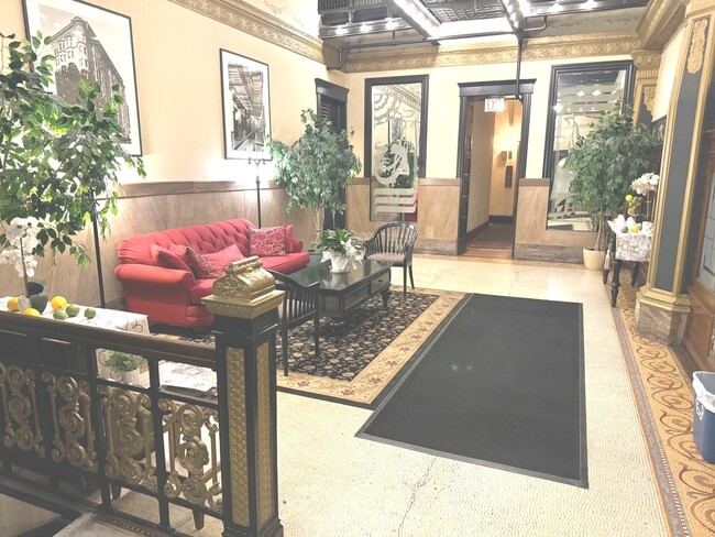 Foto del edificio - 2800 N Pine Grove Ave