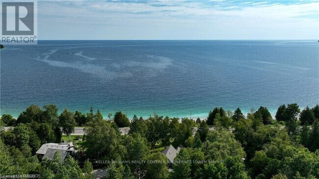 Photo du bâtiment - 303 Isthmus Bay Rd