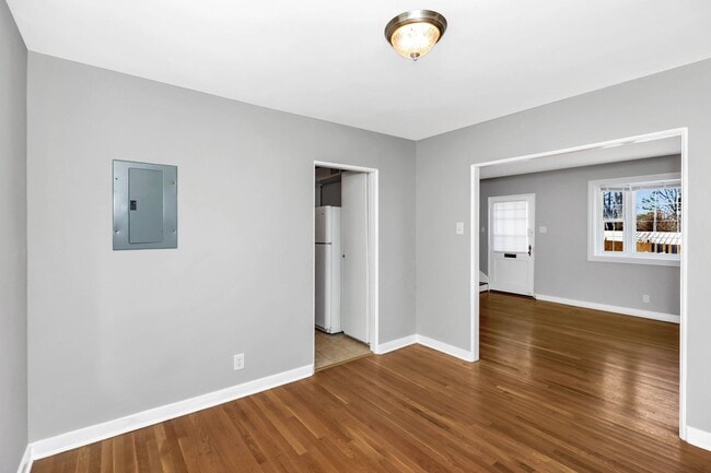 Building Photo - 207 Windham St NE