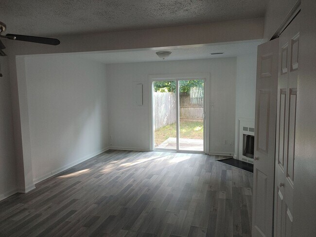 Foto del edificio - 824 Armistine Court- Available Now