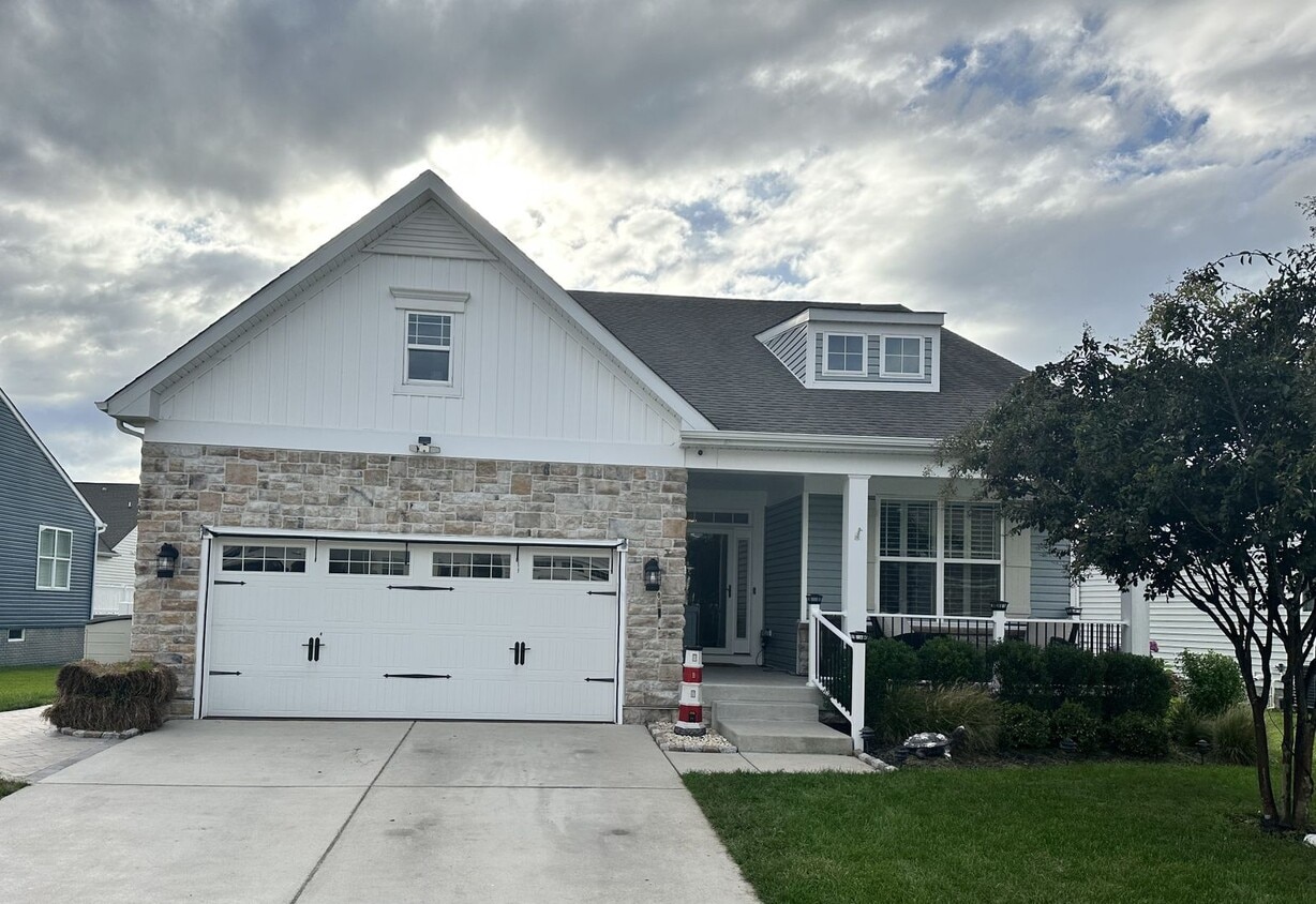 Primary Photo - This beautiful home in Plantation Lakes ha...