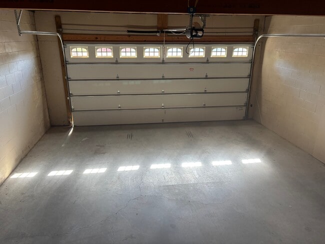 Building Photo - 710 Forest Dr