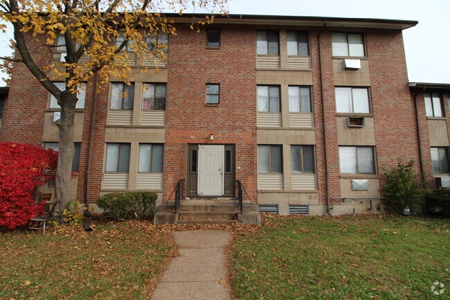 Building Photo - 20 Henderson Dr