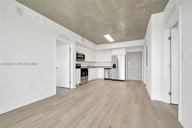 Foto del edificio - 475 NE 125th St