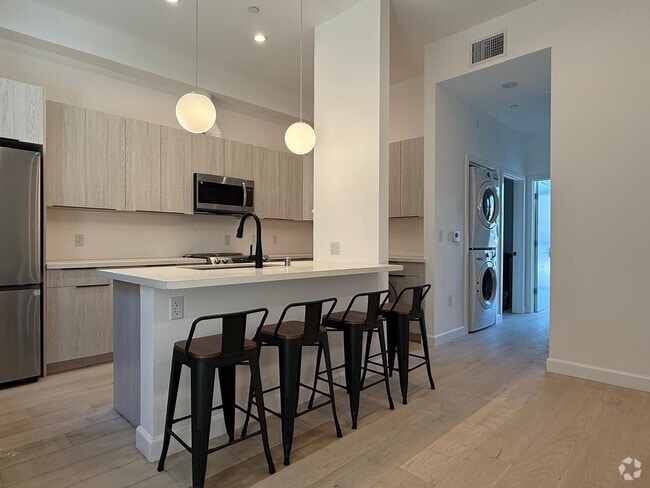 Building Photo - 1244 Innes Ave