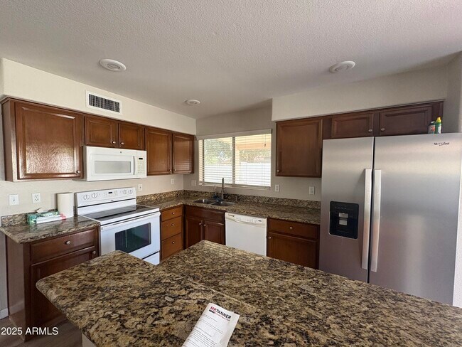 Foto del edificio - 1472 E Constitution Dr