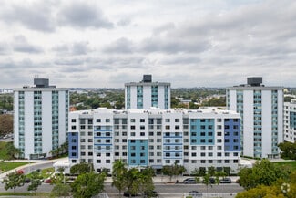 Building Photo - Brisas Del Este II