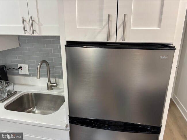 Foto del edificio - 1702 1/2-1702 10th St NW