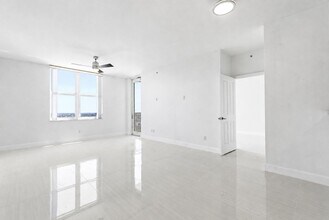 Building Photo - 511 SE 5 Ave