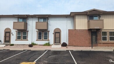 Building Photo - 1233 Willow Bend Cir
