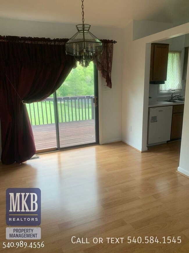 Foto del edificio - 7847 Forest Edge Dr