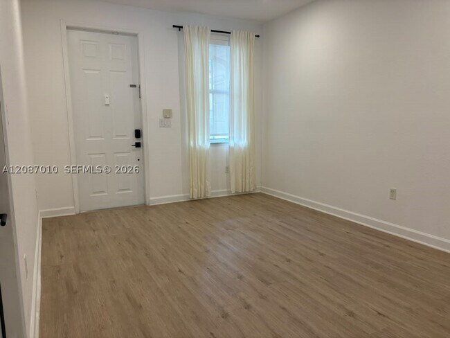 Foto del edificio - 8671 NW 112th Ct