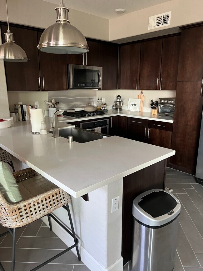 Building Photo - 1140 Karby Ter