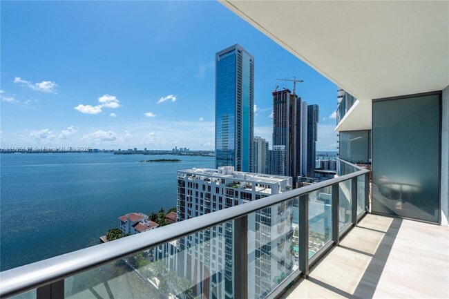 Foto del edificio - 460 NE 28th St
