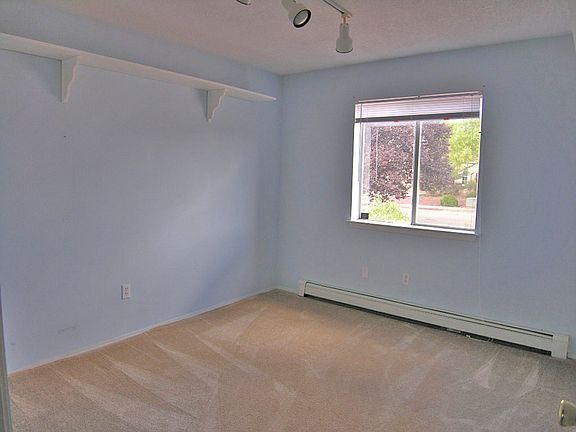 Building Photo - Sparkling Clean 3 Bedroom Family House